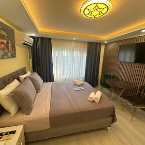 Ozer & Hotel
